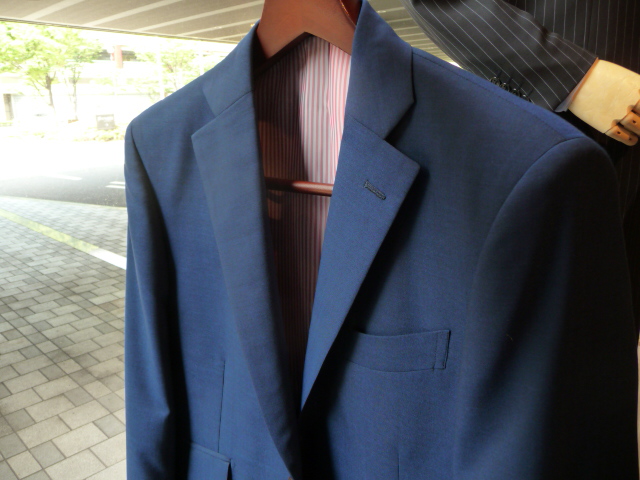 紺スーツ1
